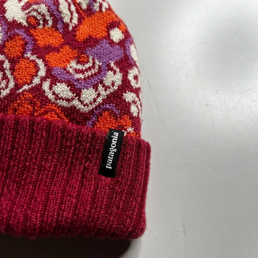 Patagonia Recycled Polyester Pom‎ Beanie Red Orange Floral Knit Winter Hat OS
